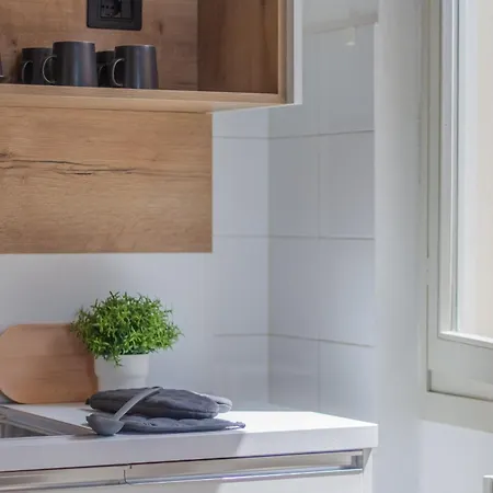 Lakeside Apartament *