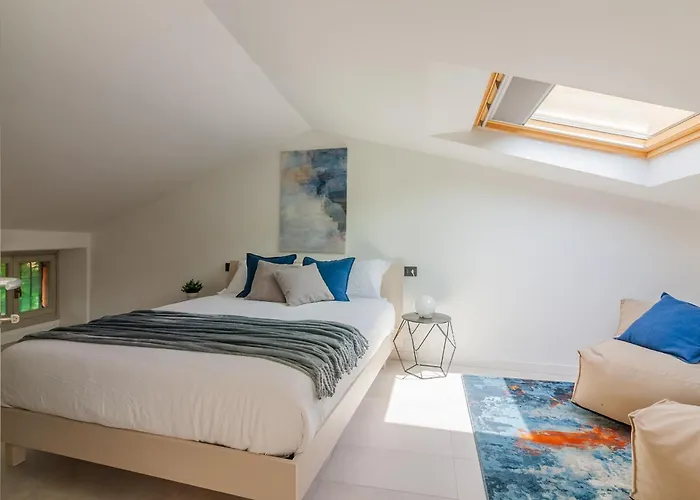 Lakeside Apartment *