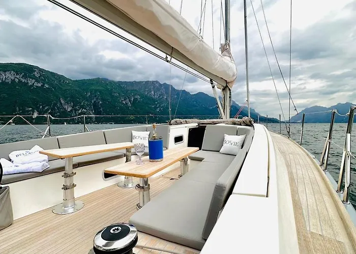 Lakeside Apartment *